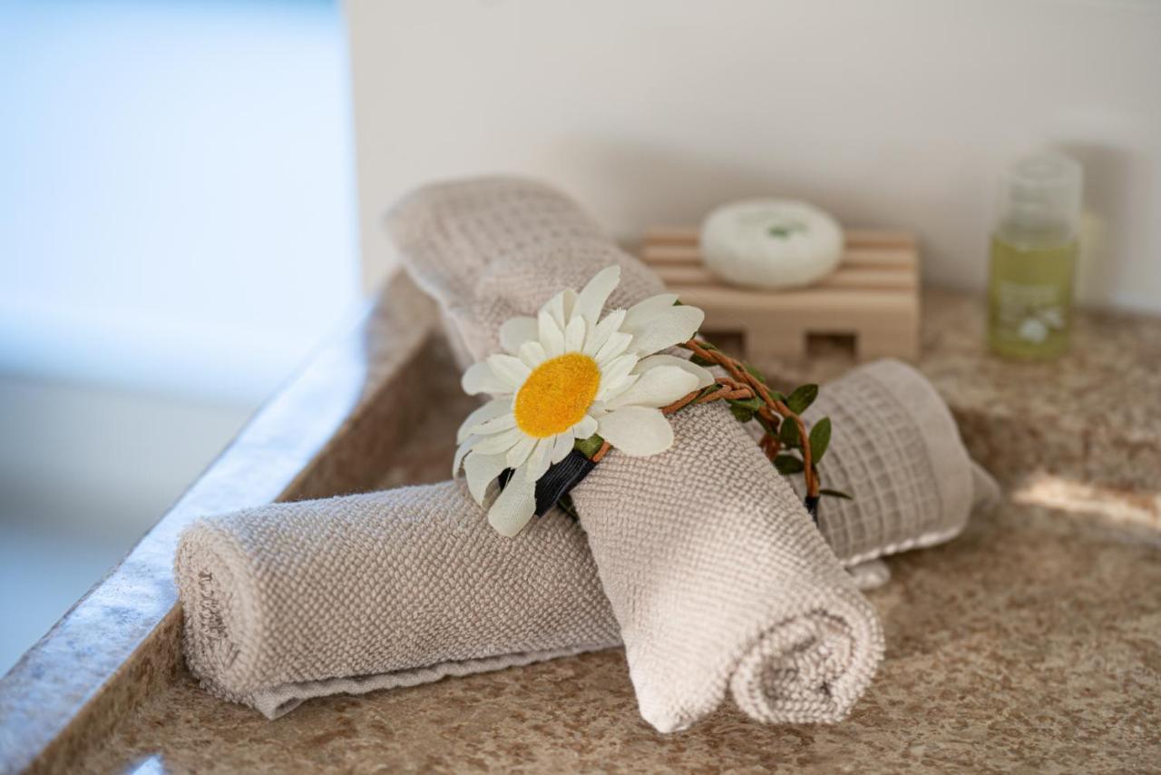 Lovina Chambre De Charme Avec Jaccuzi Velaux 외부 사진