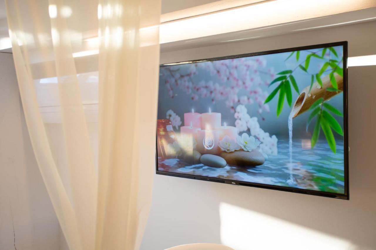 Lovina Chambre De Charme Avec Jaccuzi Velaux 외부 사진